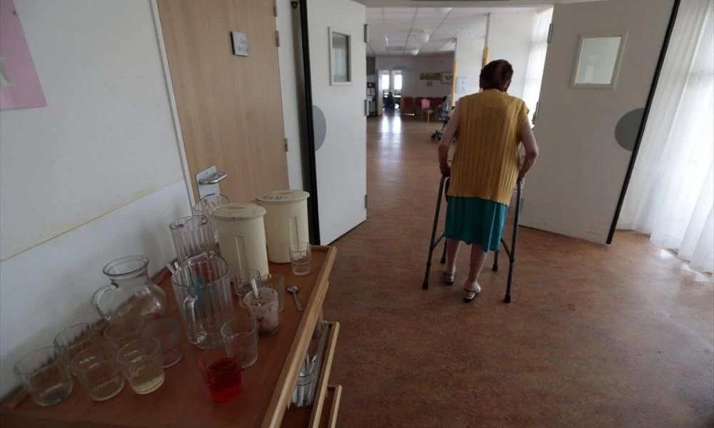 Ο κορονοϊός "χτυπάει" αλύπητα τα γηροκομεία - 37 οι θάνατοι ηλικιωμένων